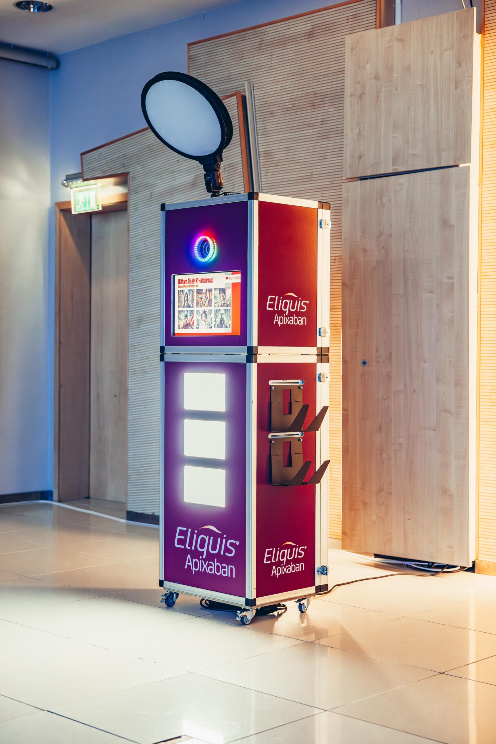 KI-Fotobox im Estrel Berlin – Pfizer Tagung mit Branding und Sofortdruck KI-Fotobox mit Sofortdruck bei einer Pfizer Tagung im Estrel Berlin