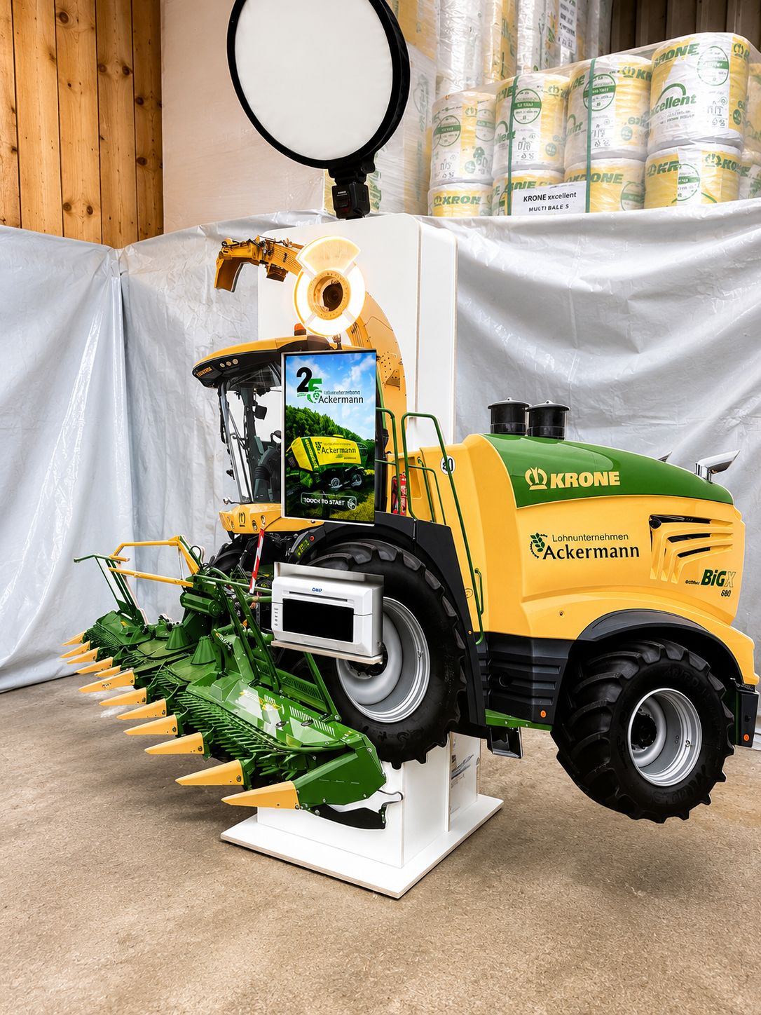 Individuelle Fotobox in Krone BIG X Form – Jubiläum Lohnunternehmen Ackermann Fotobox in Krone BIG X Form beim Jubiläum des Lohnunternehmens Ackermann