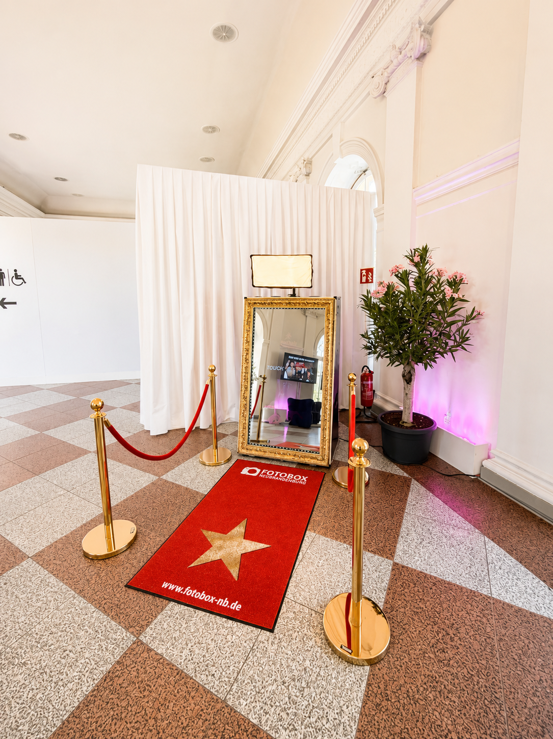 KI-Fotospiegel bei einem Firmenevent in der Orangerie Charlottenburg Berlin