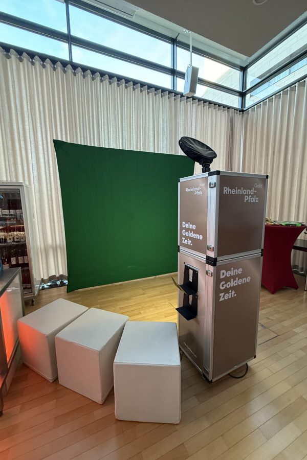 Fotobox mit Branding und Sofortdruck auf der ITB Berlin – Ihr Messe-Highlight Fotobox mit Branding und Sofortdruck auf der ITB Berlin – Ihr Messe-Highlight