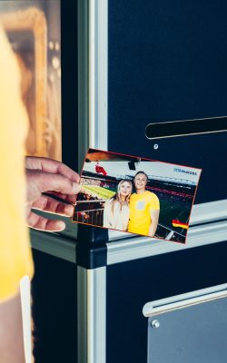 Rent a photo booth in Uckermark | Instant printing & greenscreen Photo booth wedding: Bride and groom and guests use the photo booth and photo mirror at a wedding to capture special moments.