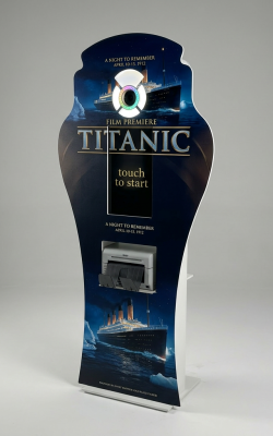 Rent a photo booth in extraordinary shapes: banana, bunch of grapes, Santa Claus, robot, apprentice, or film premiere. Perfect for events, fully customizable, and a real eye-catcher for your guests! Rent a photo booth in extraordinary shapes: banana, bunch of grapes, Santa Claus, robot, apprentice, or film premiere. Perfect for events, fully customizable, and a real eye-catcher for your guests!