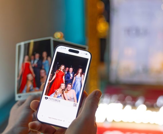 Sofortfoto per QR-Code – Direkt aufs Handy Sofortfoto per QR-Code – Direkt aufs Handy