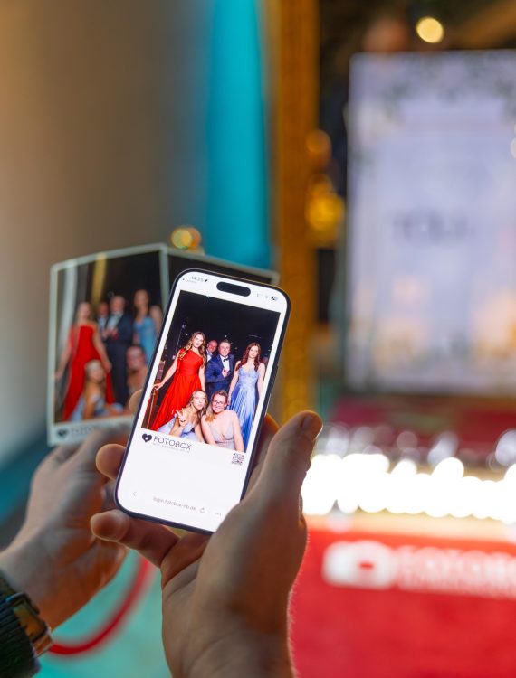 Sofortfoto per QR-Code – Direkt aufs Handy Sofortfoto per QR-Code – Direkt aufs Handy