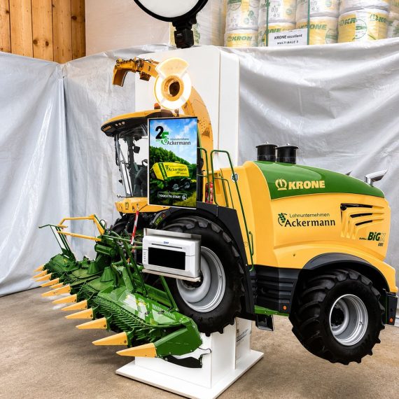 Traktor-Fotobox mit KI für unvergessliche Fotos Traktor Fotobox mit KI für unvergessliche Fotos